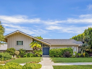Step Inside TV History: The âBrady Bunchâ House Is Opening for Tours