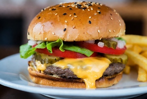 National Burger Day 2026 deals with free food, discounts on Thursday