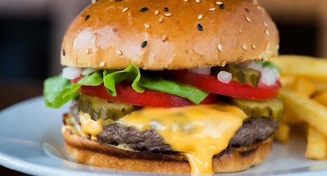 National Burger Day 2026 deals with free food, discounts on Thursday